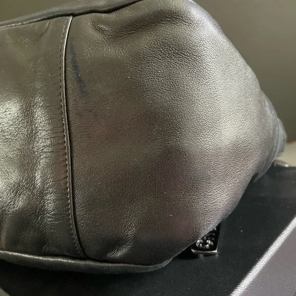 🔥SALE 🔥 EUC Chanel 9th series Lambskin Leather Ring Handle Hobo-Full Inclusion - Picture 6 of 14